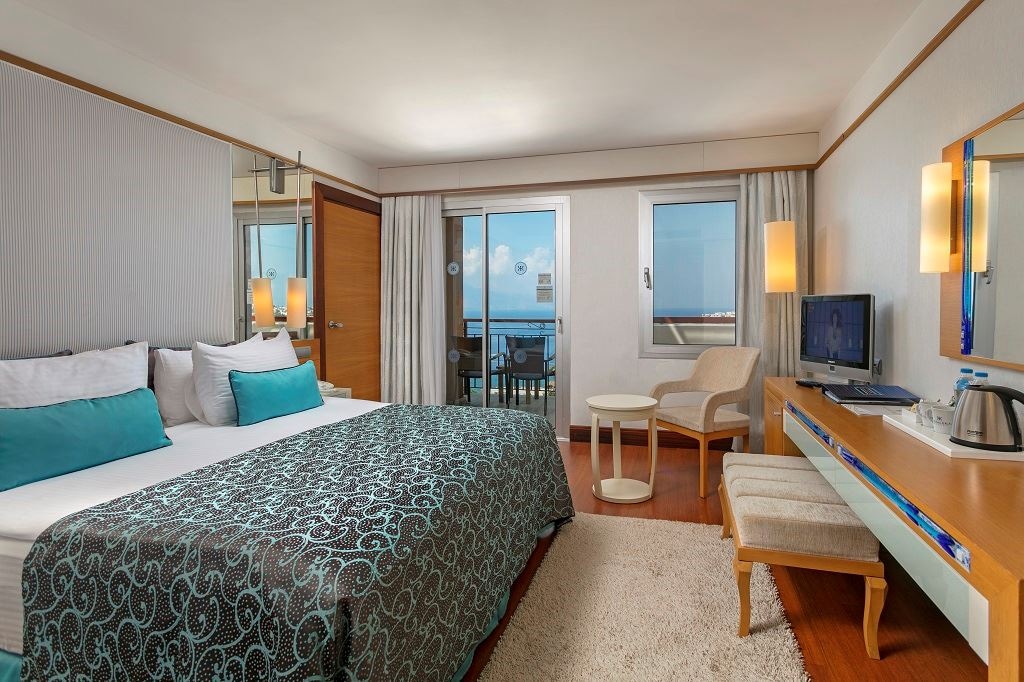 rooms-connection-room-balcony-or-terrace