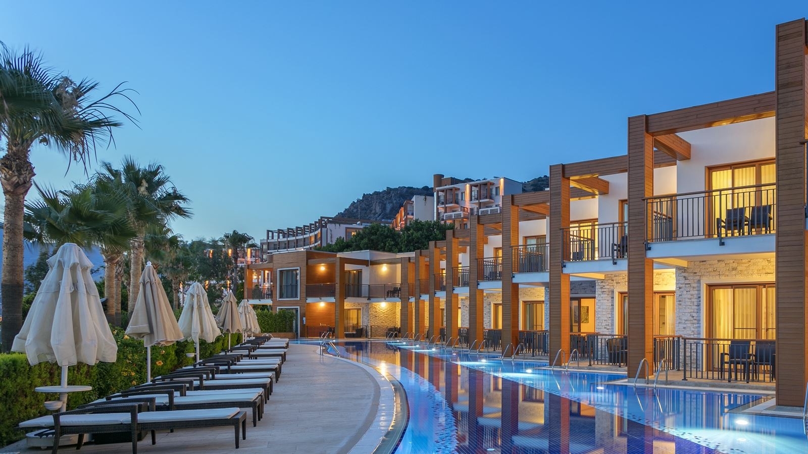 rooms-superior-suite-swimup