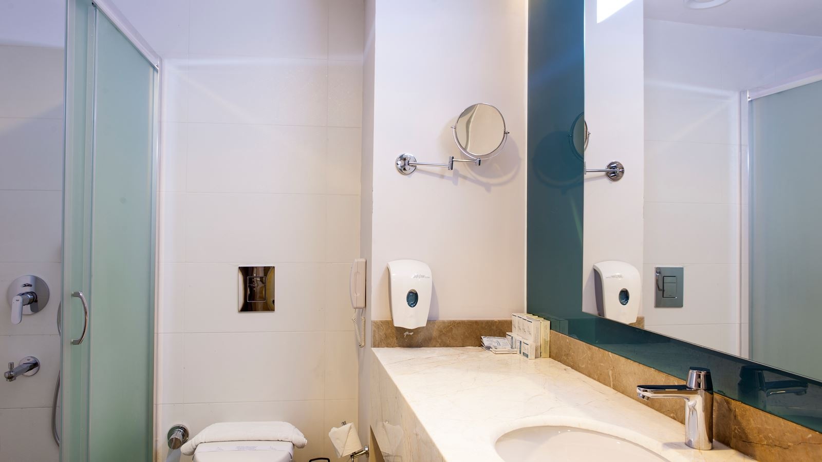 rooms-harmony-family-room-with-bunkbed