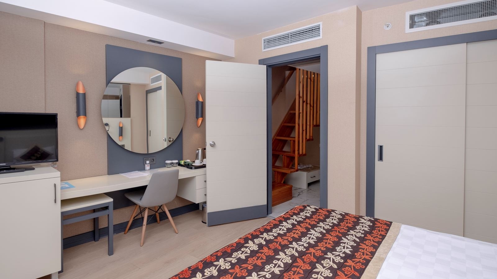 rooms-family-duplex-room-land-view