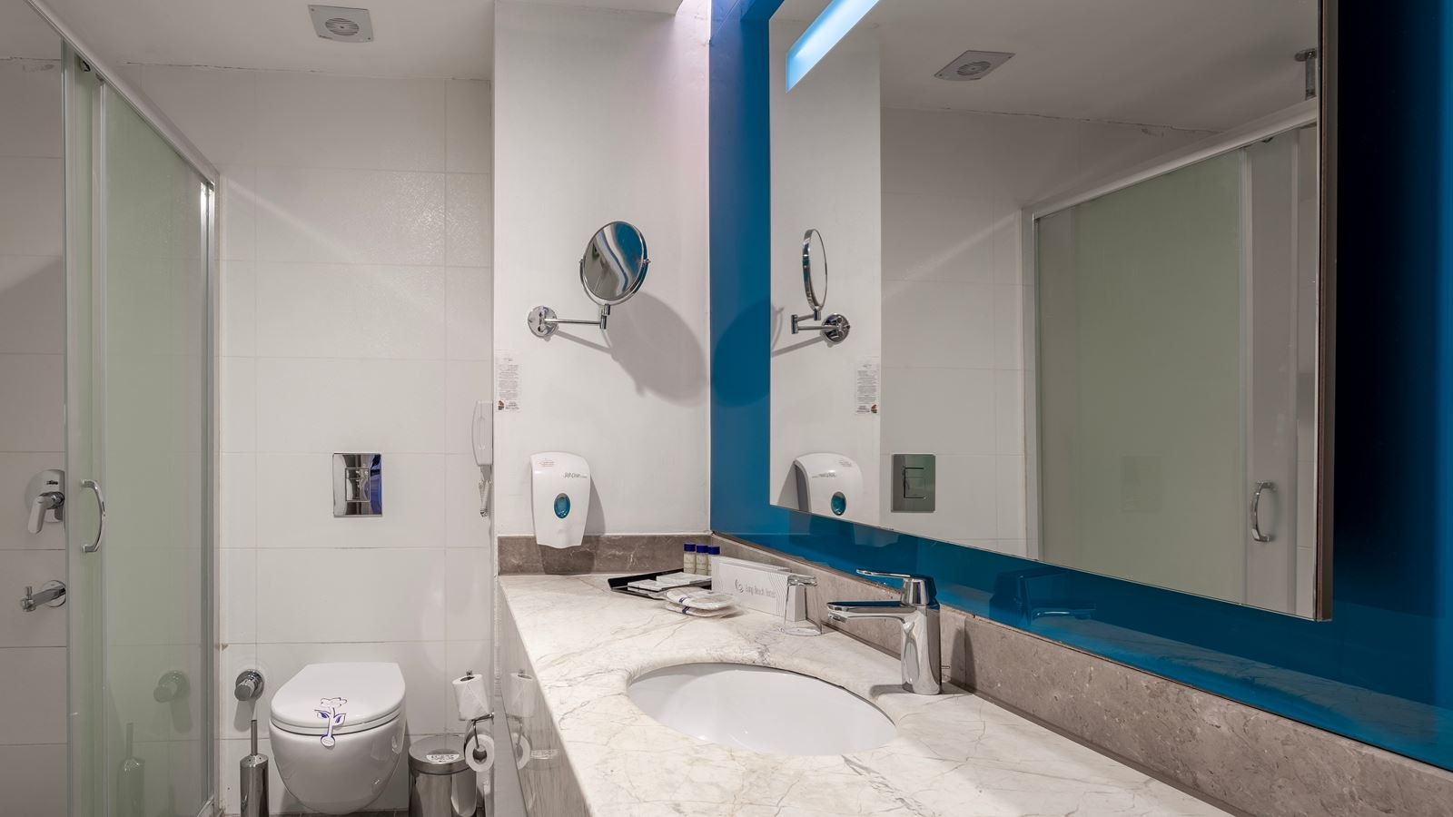 rooms-coral-room-family