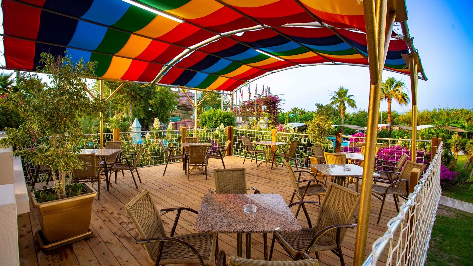 restaurants-lodos-lobby-bar