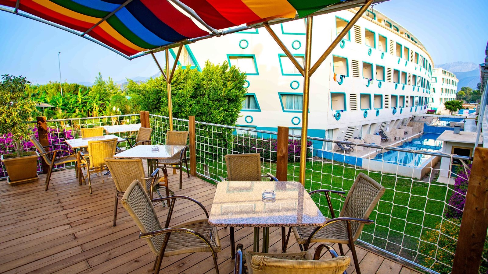 restaurants-lodos-lobby-bar