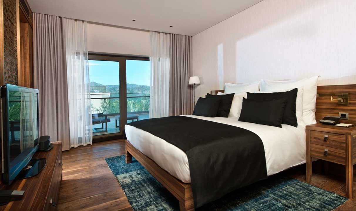 rooms-deluxe-room-mountain-view