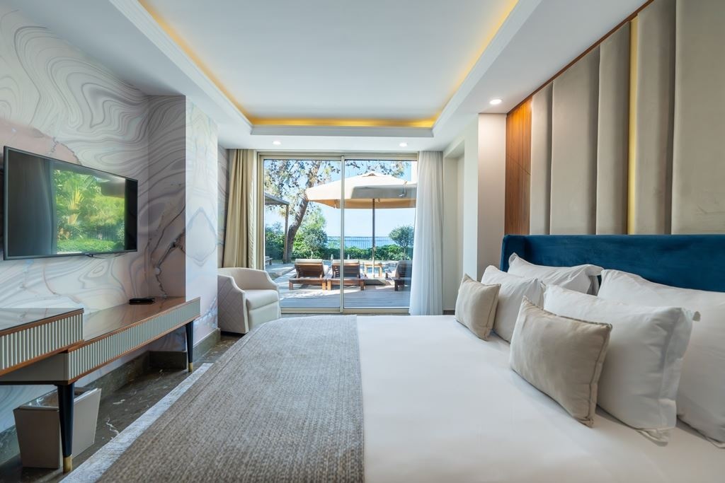 rooms-standart-pool-suite