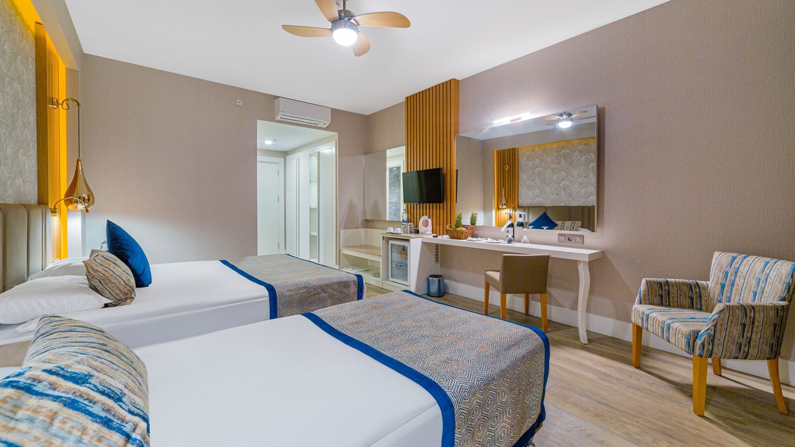 rooms-theodora-building-standard-room