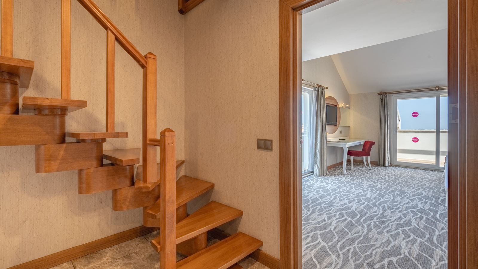 rooms-theodora-building-family-room-2-bedrooms