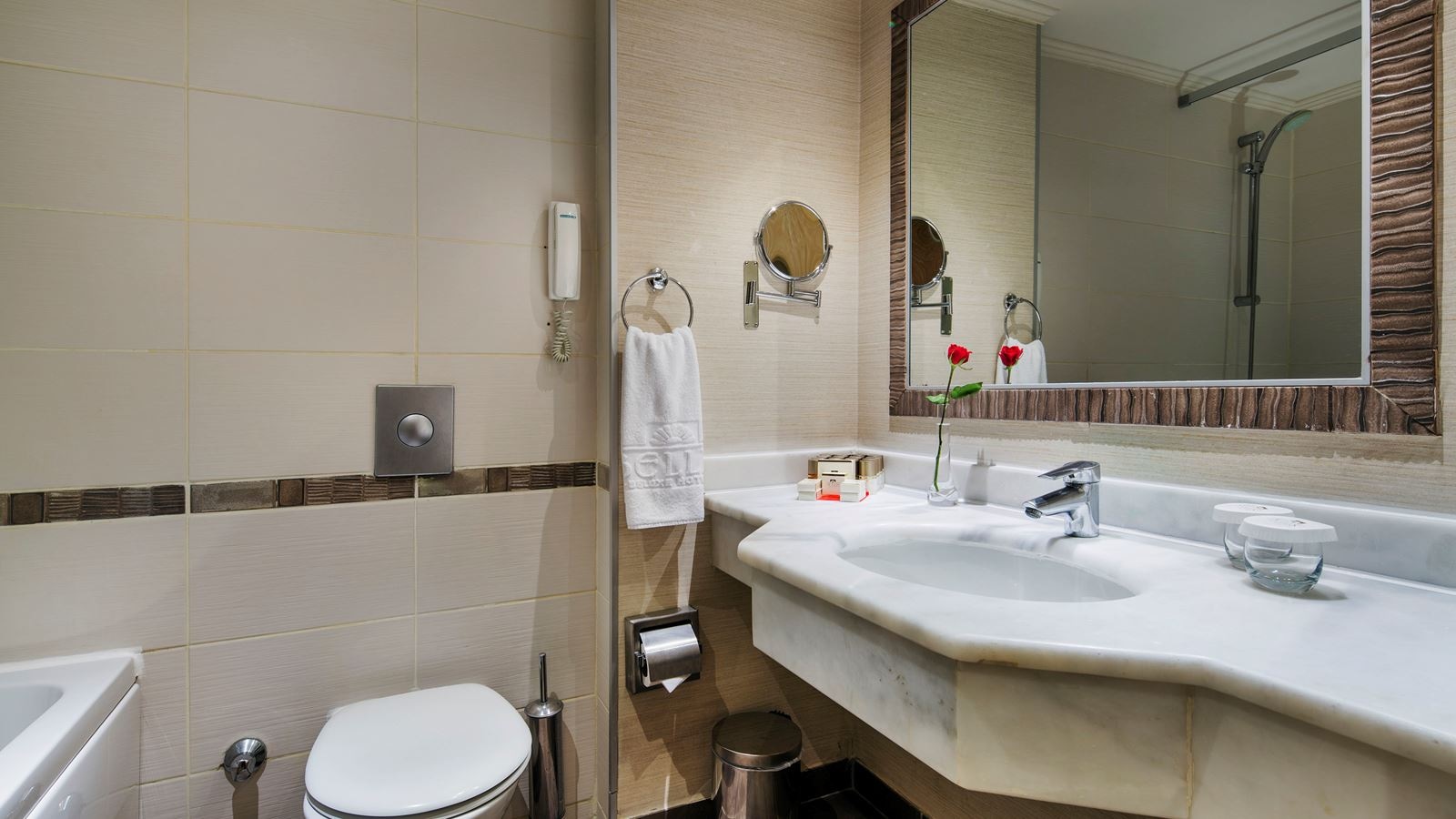 rooms-family-room-sea-side-view