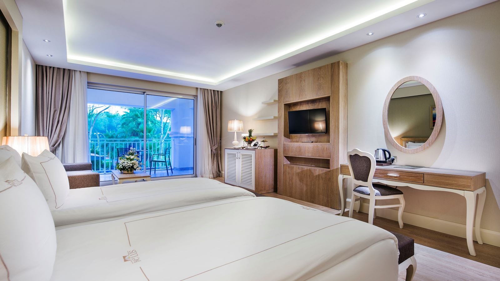 rooms-jasmine-pool-view