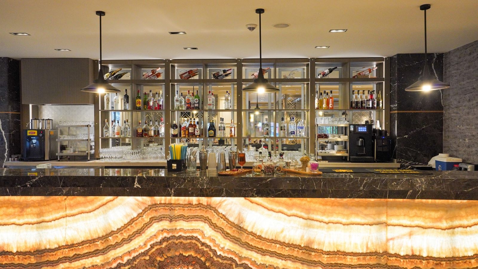 bars-bellis-lounge-bar