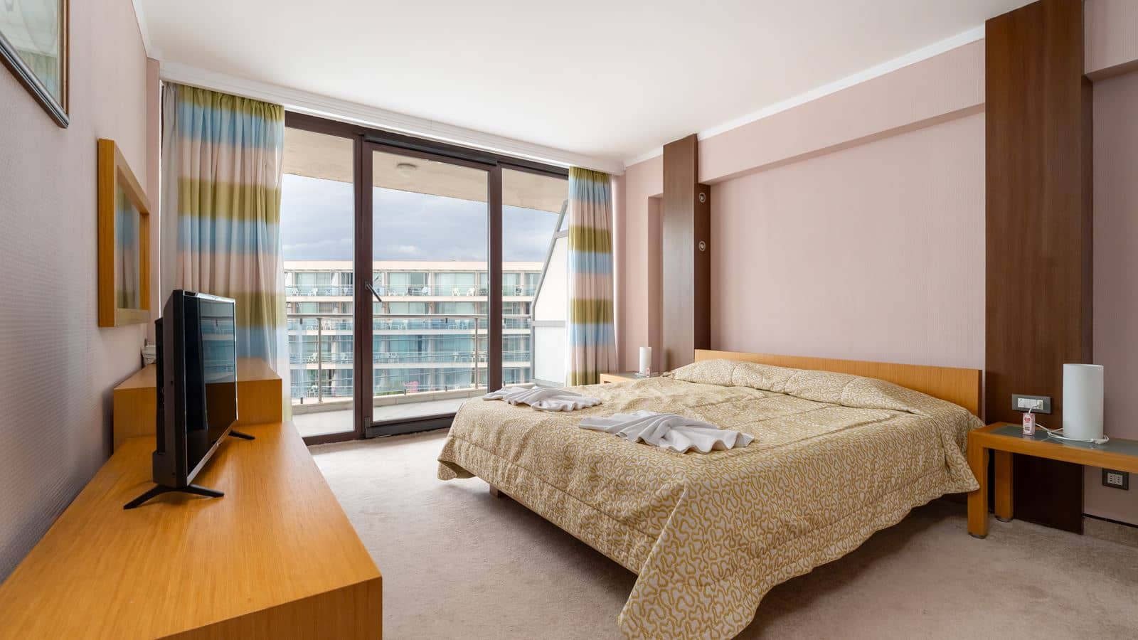 rooms-king-room