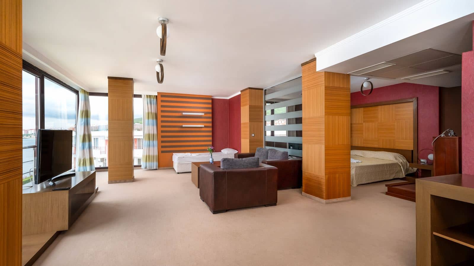rooms-queen-room