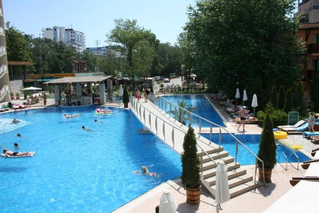 pools-outdoor-pool