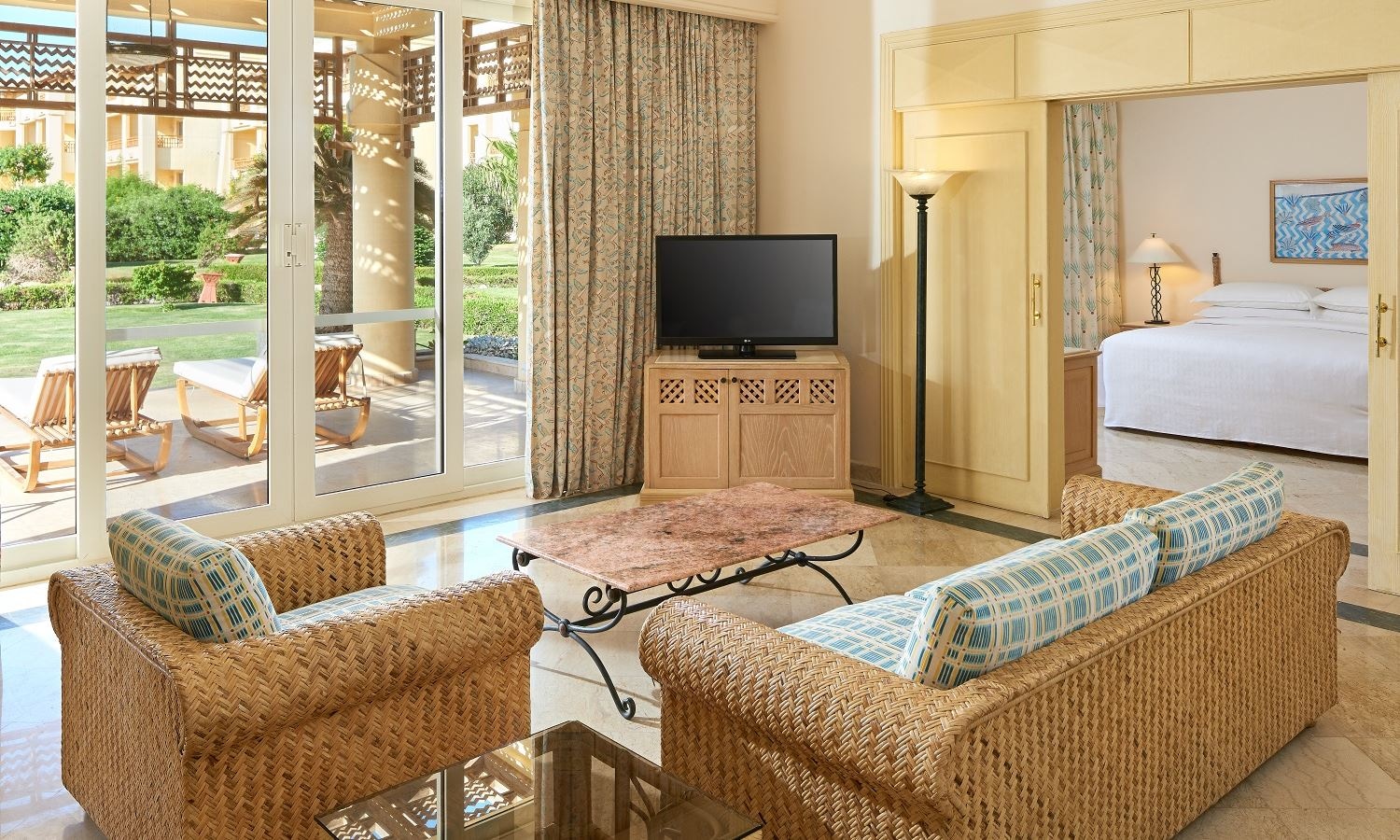 rooms-beach-front-suite