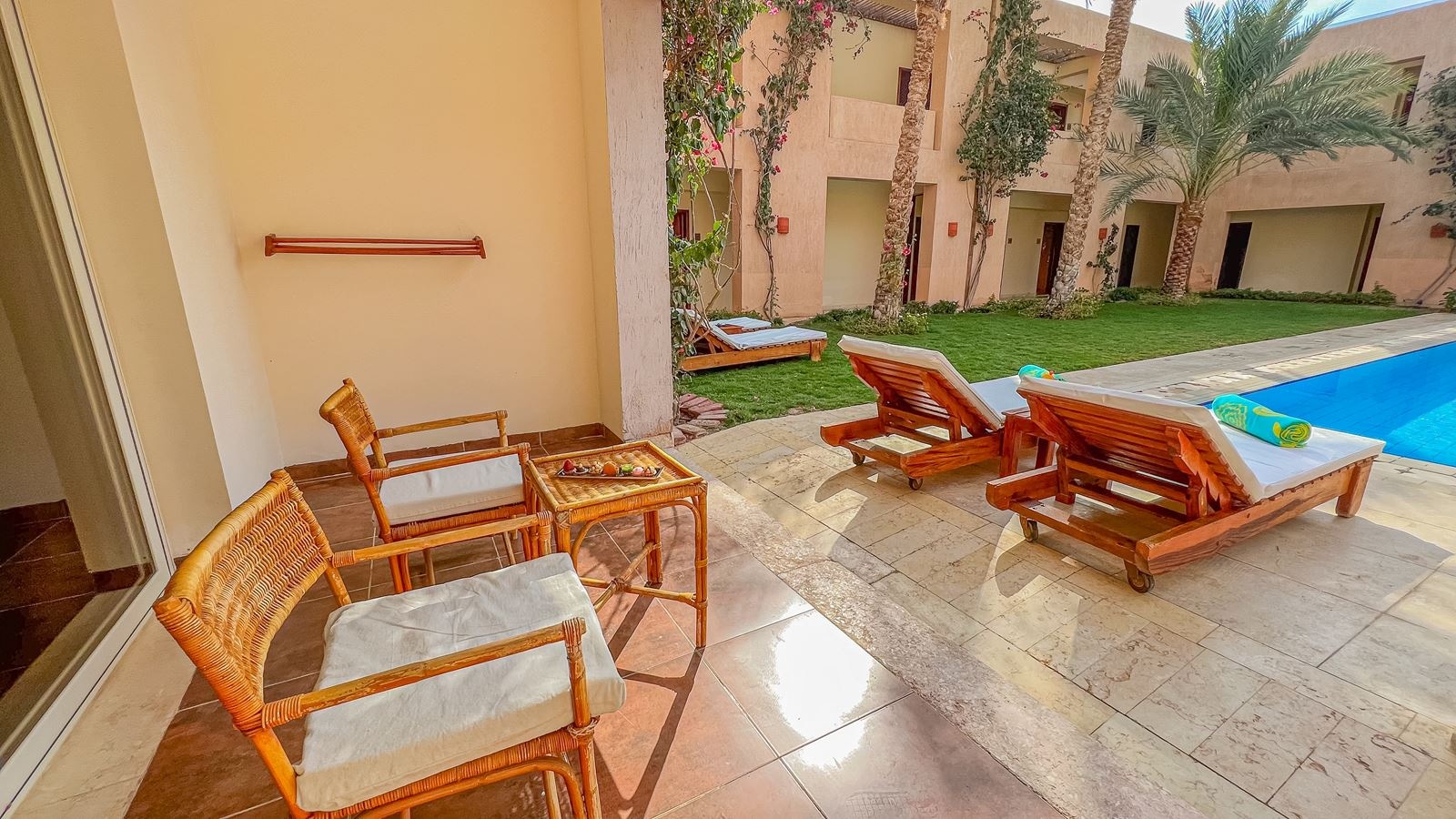 rooms-superior-pool-view