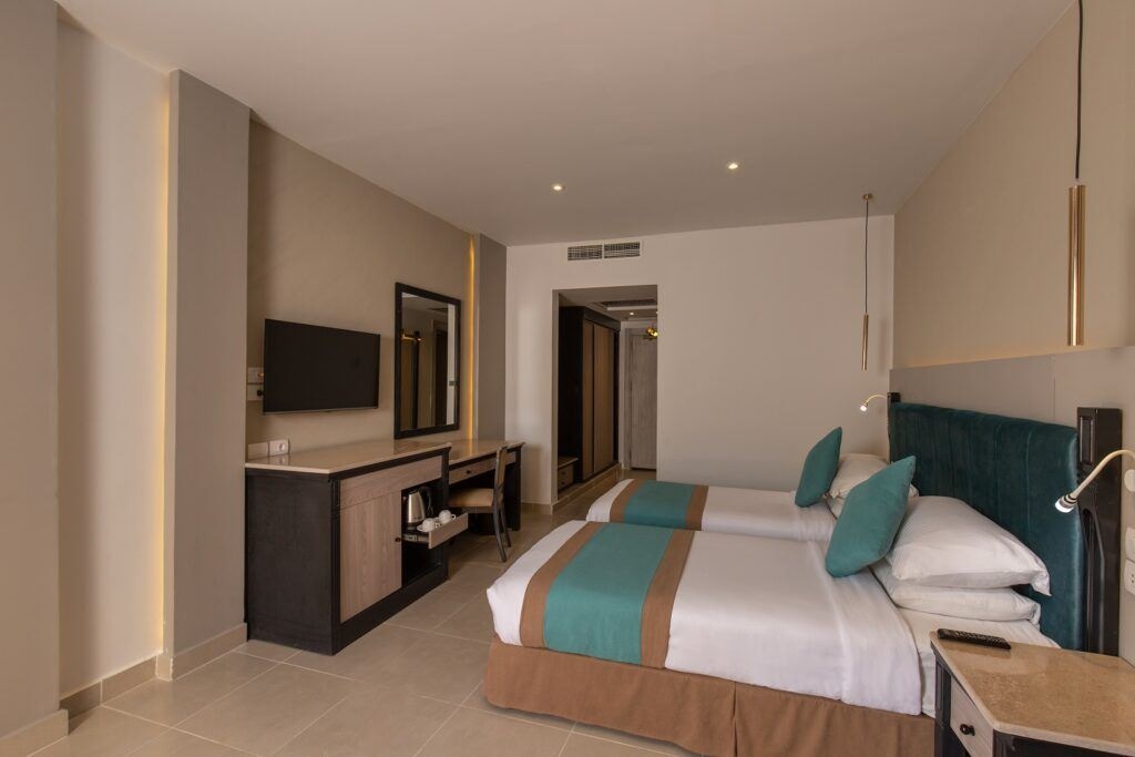 rooms-premium-deluxe-room-main-building