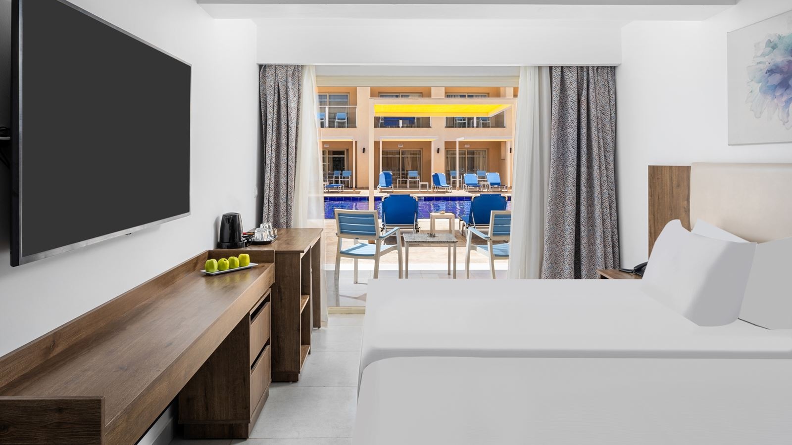 rooms-standard-saver-pool-view-room