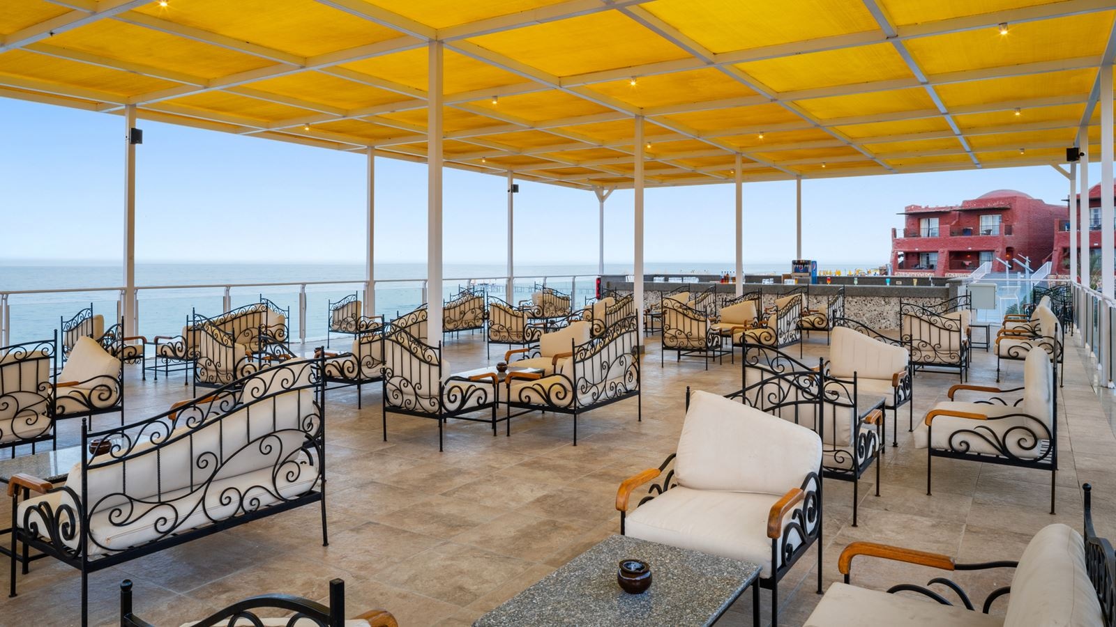 bars-red-sky-bar--oriental-café