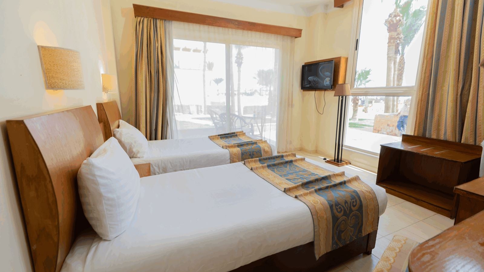 rooms-room-standard-seaview--poolview