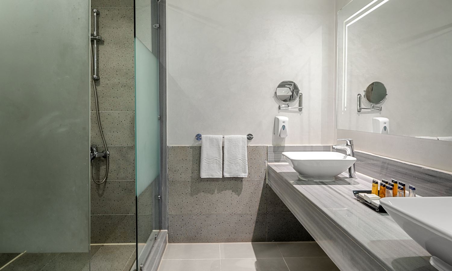 rooms-family-bungalow-sliding-door-pool-view