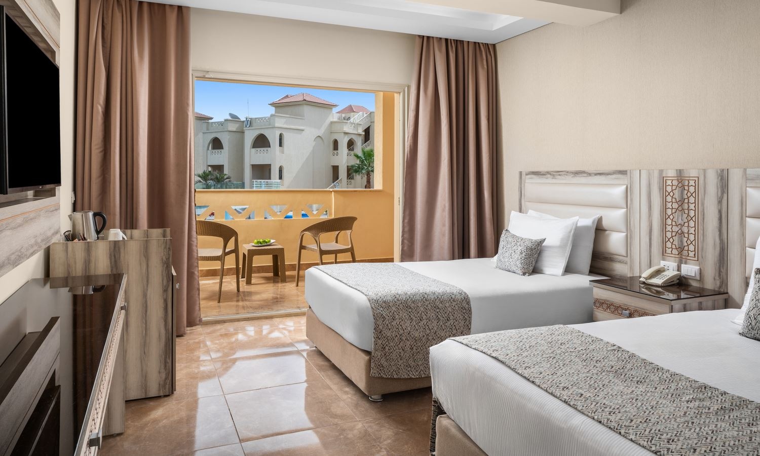 rooms-room-standard-pool-view