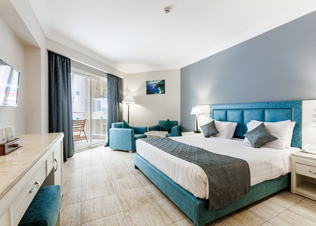 rooms-standard-back--pool--side-sea--sea-view