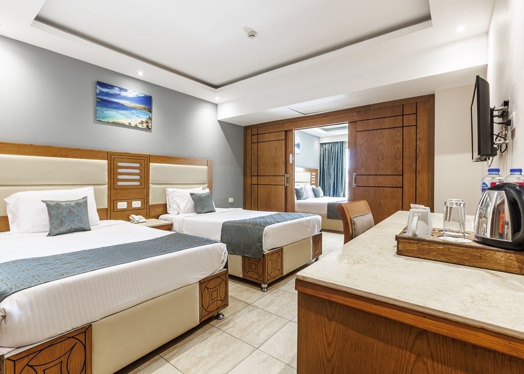 rooms-family-room-city-view