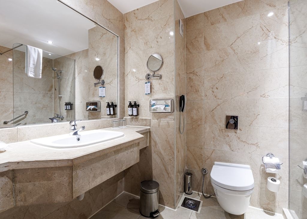 rooms-superior-family-room-garden-or-side-sea-view