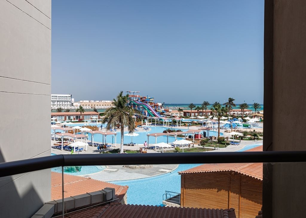 rooms-standard-room-back--pool--partial-sea-view