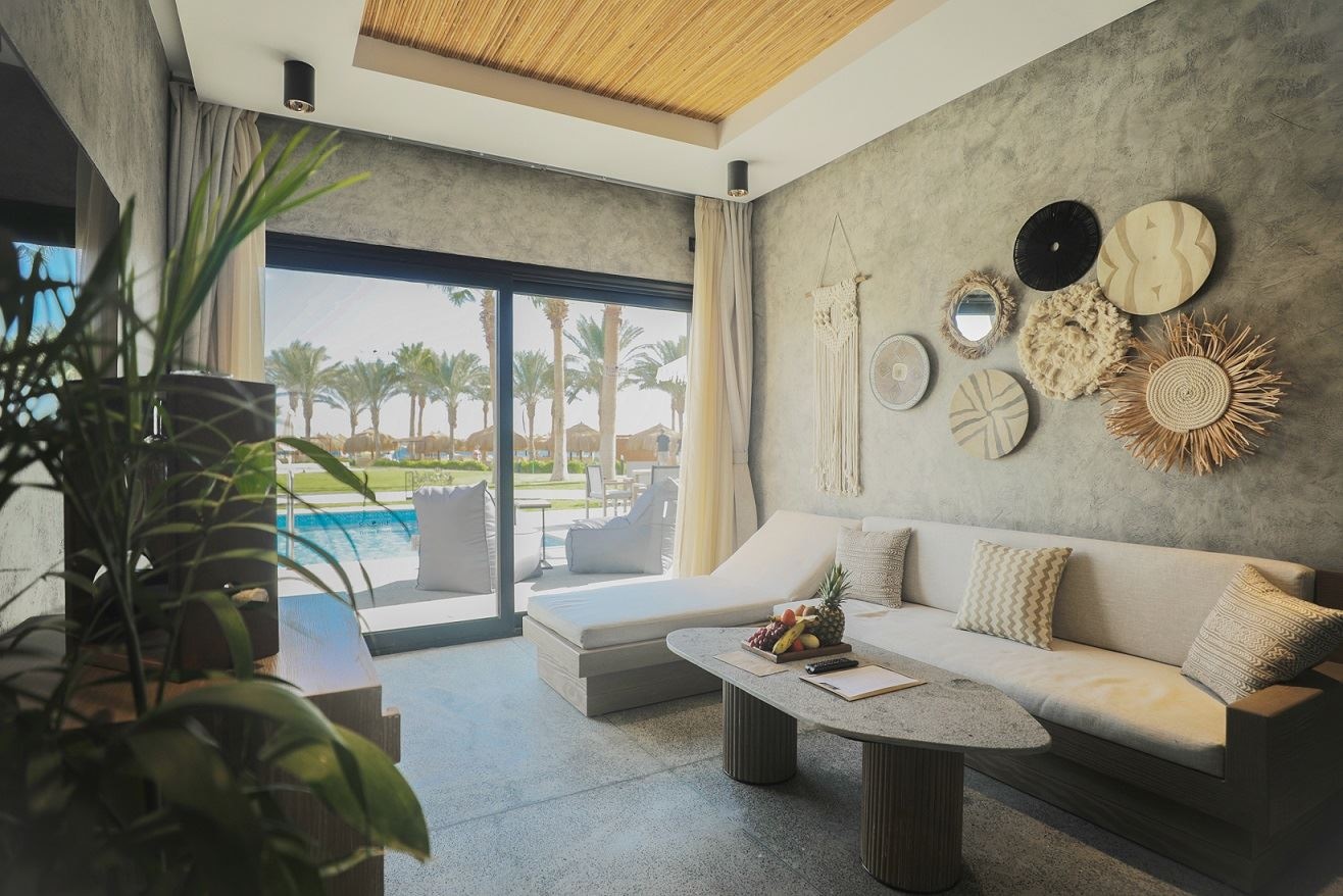 rooms-executive-jacuzzi--pool-suite-partial-sea-view