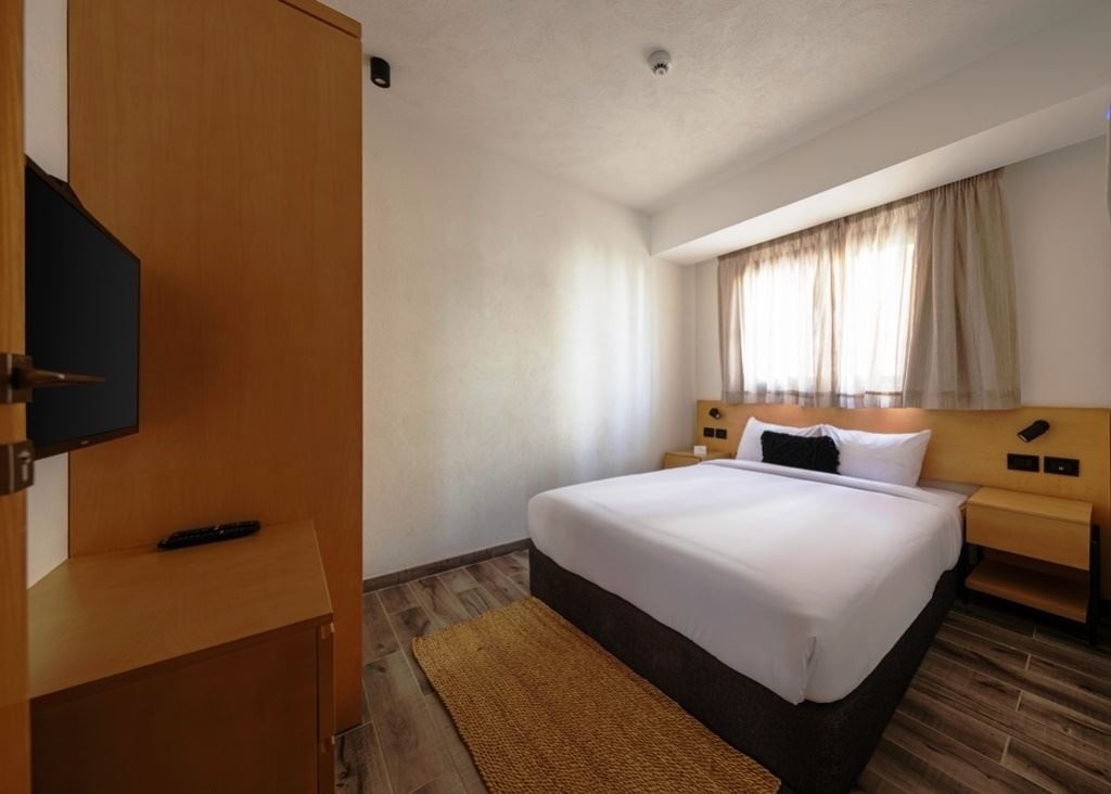 rooms-deluxe-suite-mountain-view