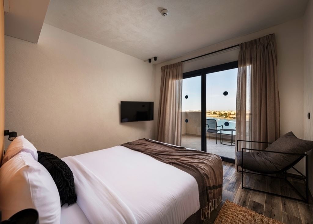 rooms-executive-suite-lagoon-view-with-plunge-pool