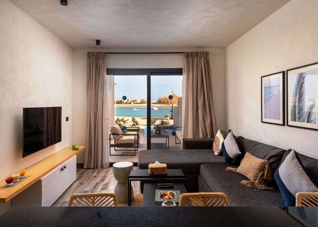 rooms-executive-suite-lagoon-view-with-plunge-pool