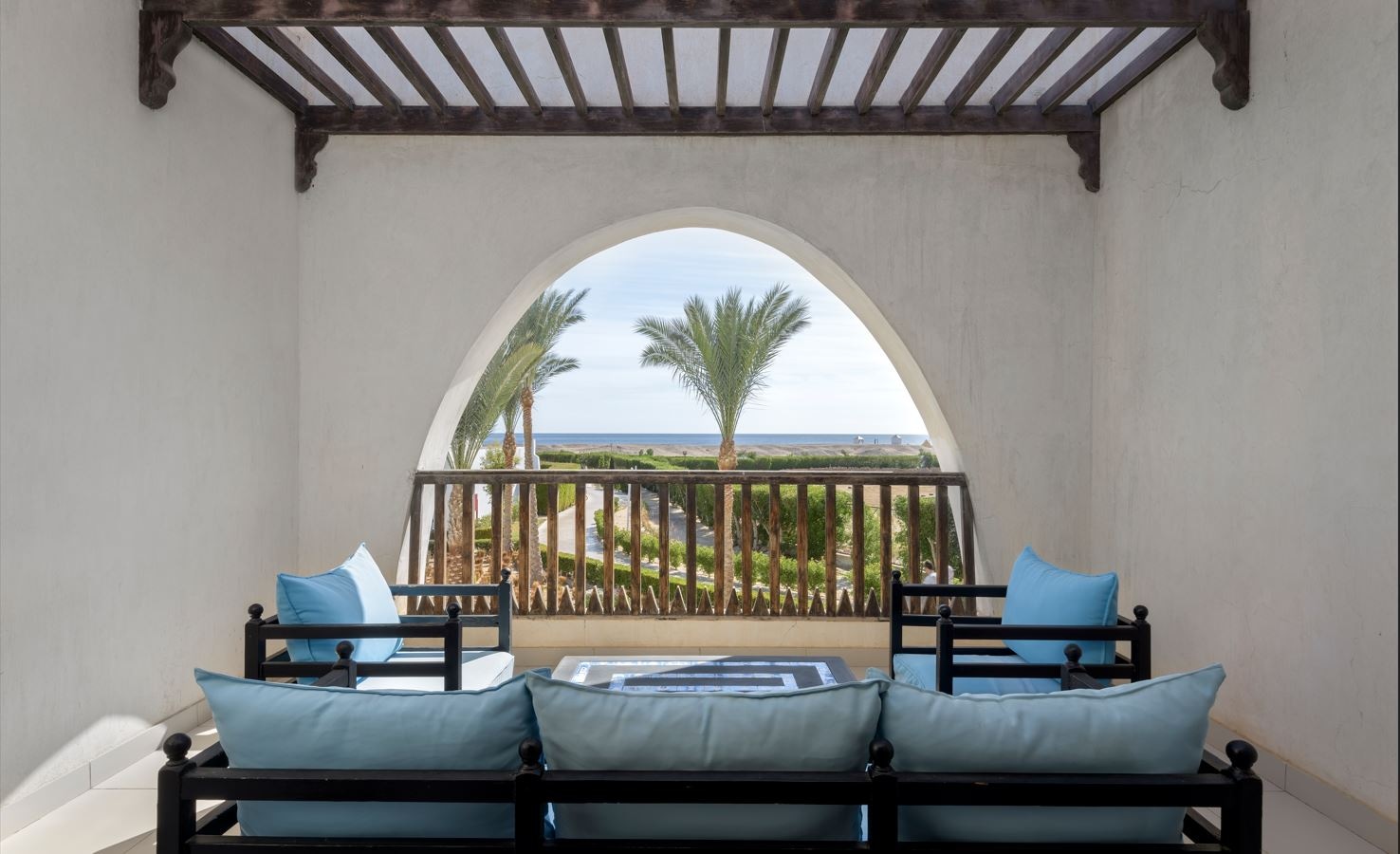 rooms-deluxe-partial-sea-view