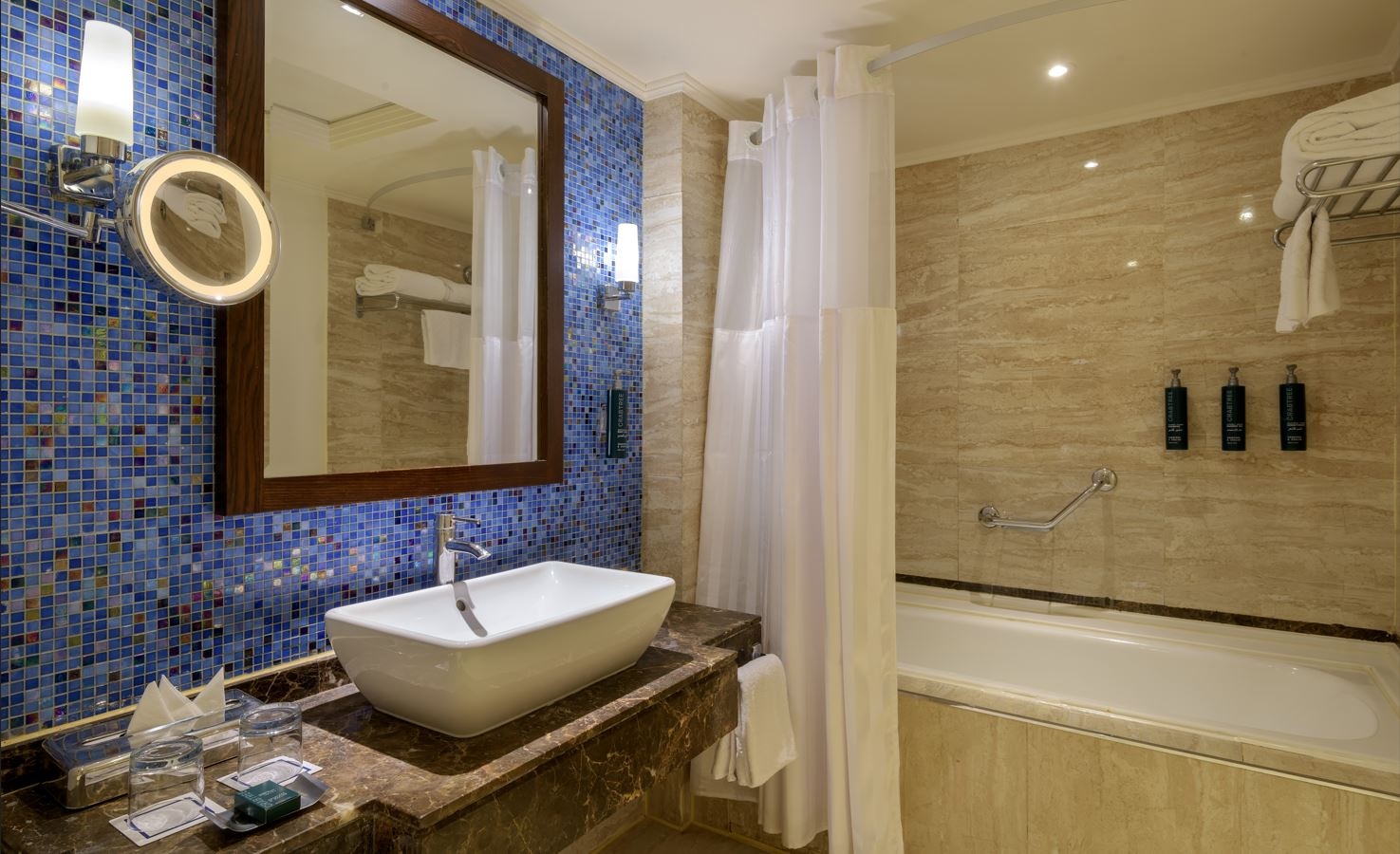 rooms-standard-room-pool-view