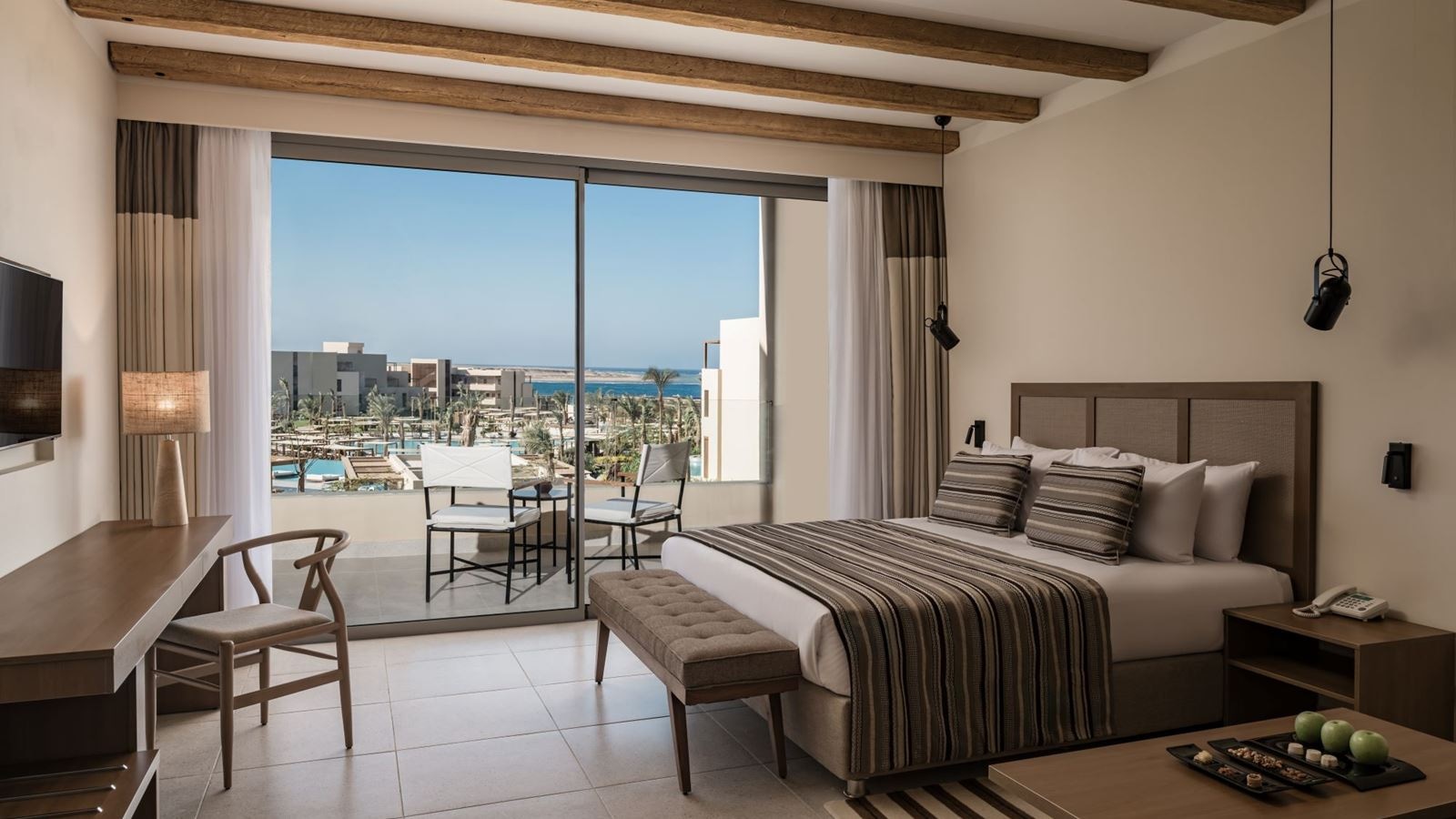 rooms-deluxe-family-pool-view