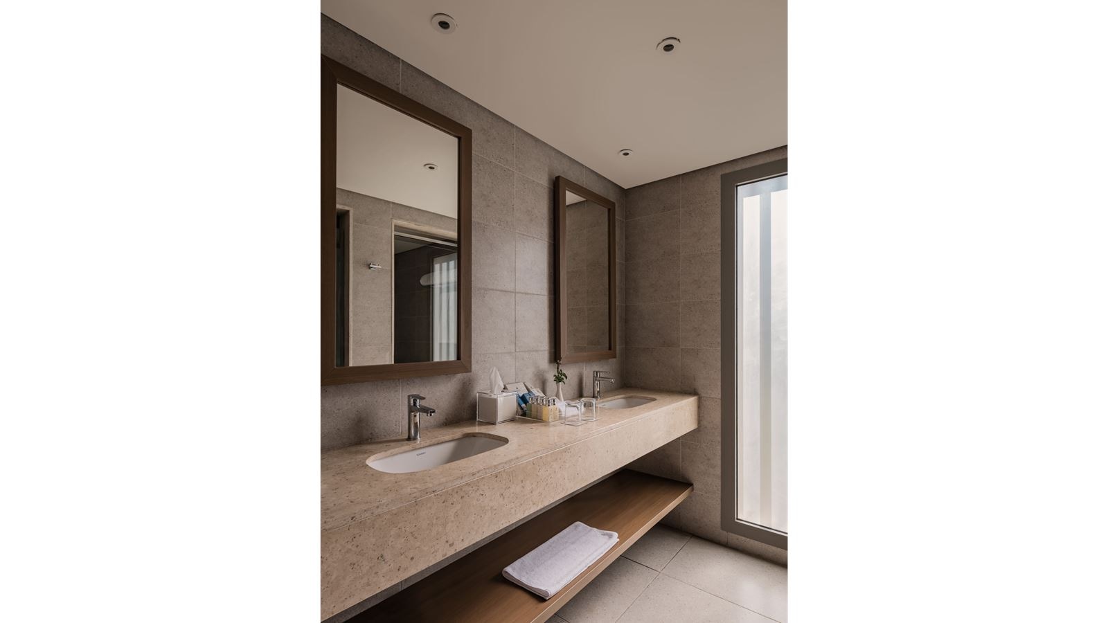 rooms-deluxe-family-pool-view