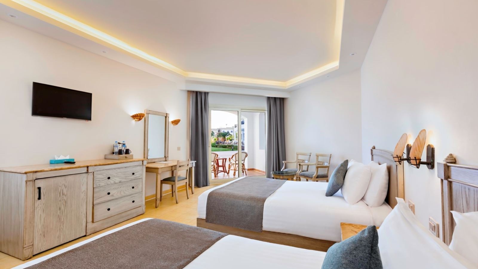 rooms-deluxe-room-gardenpool-view