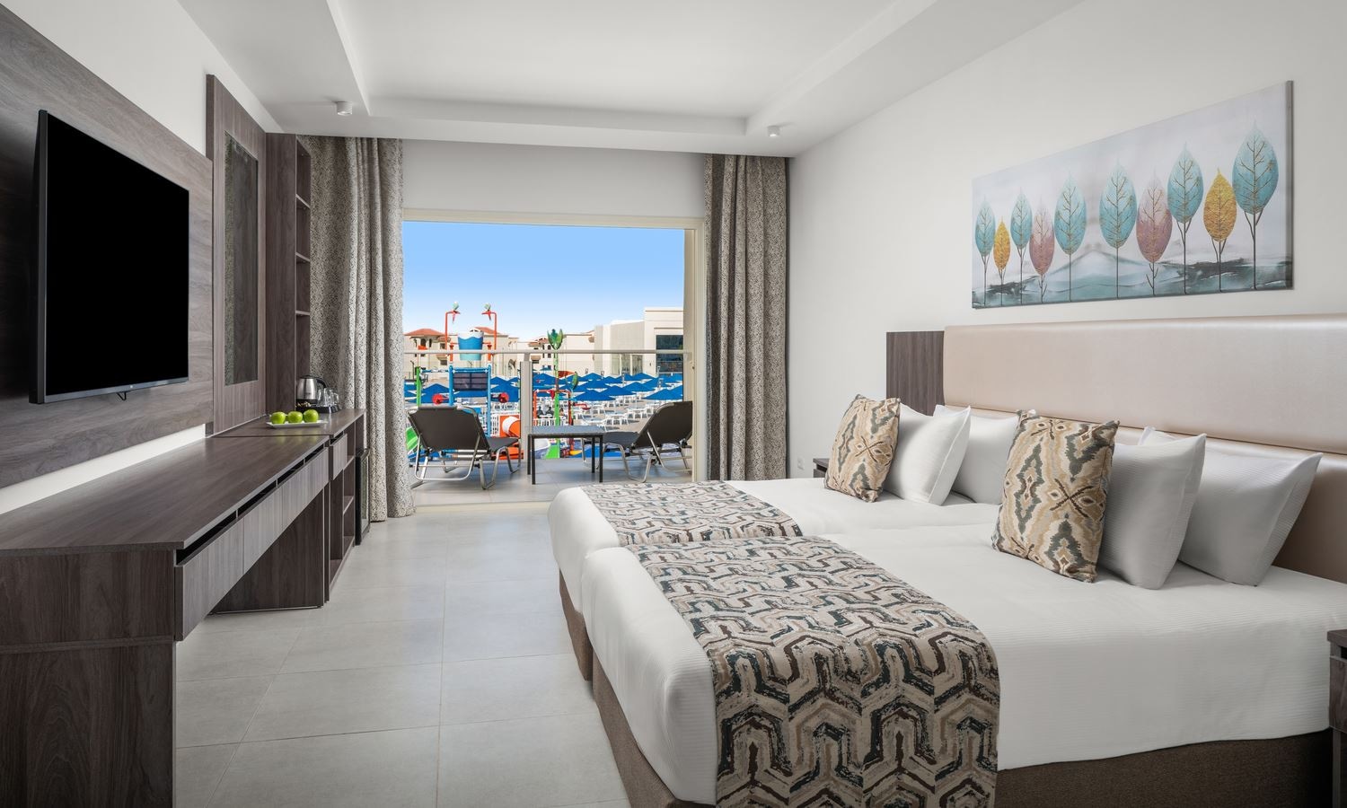 rooms-splash-room-pool-view