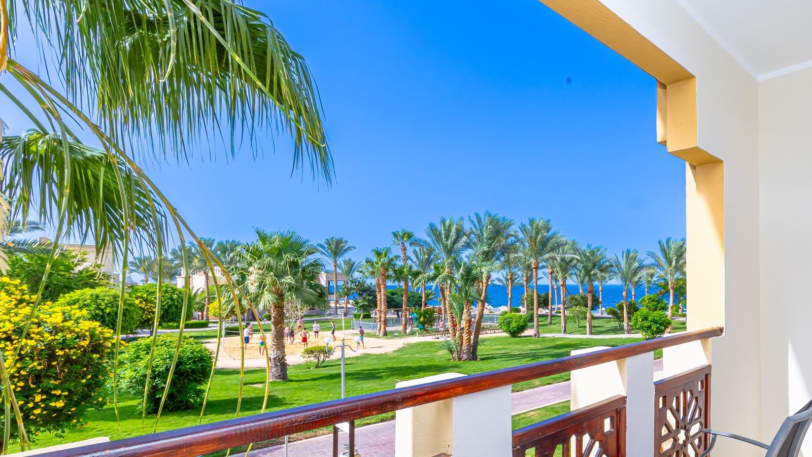 rooms-club-deluxe--side-sea