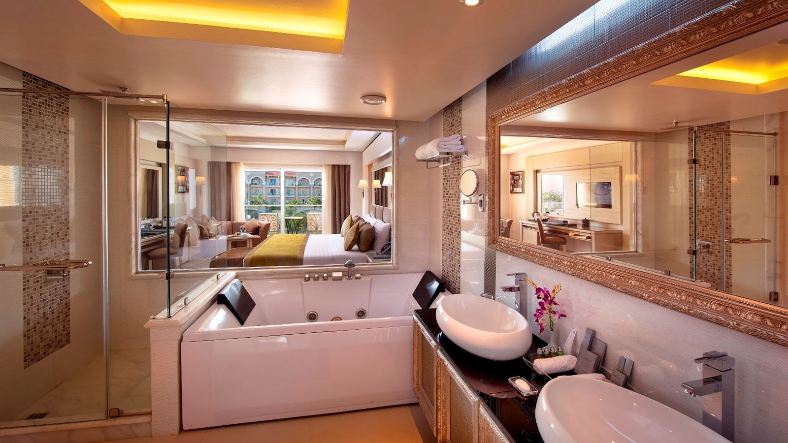 rooms-jacuzzi-deluxe-junior-suite