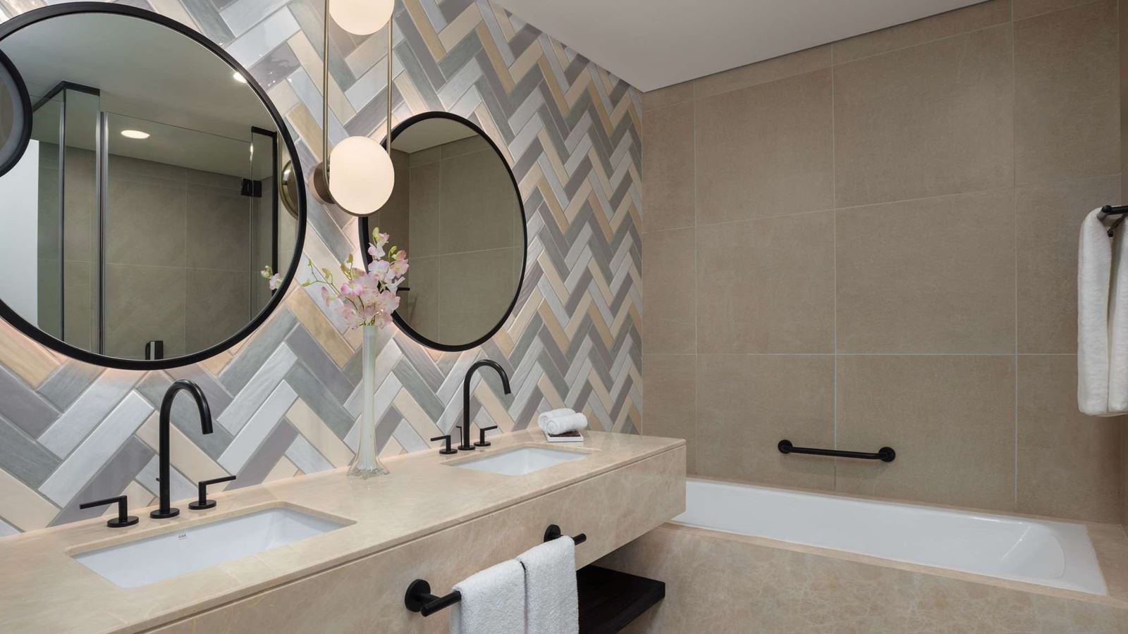 rooms-luxury-two-queens-room-beachfront