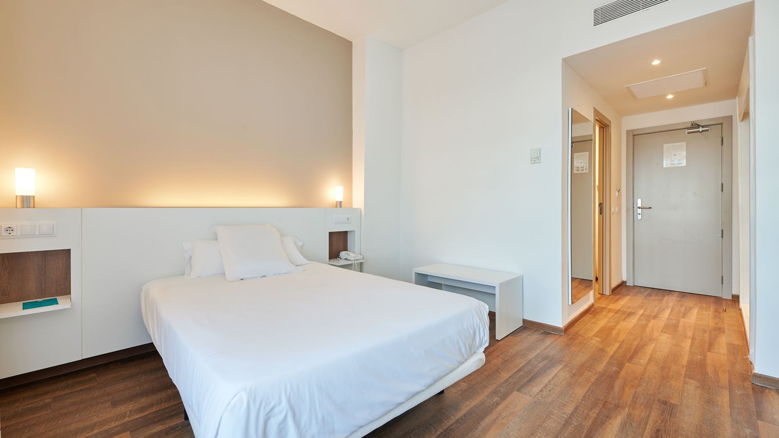 rooms-single-room-balcony