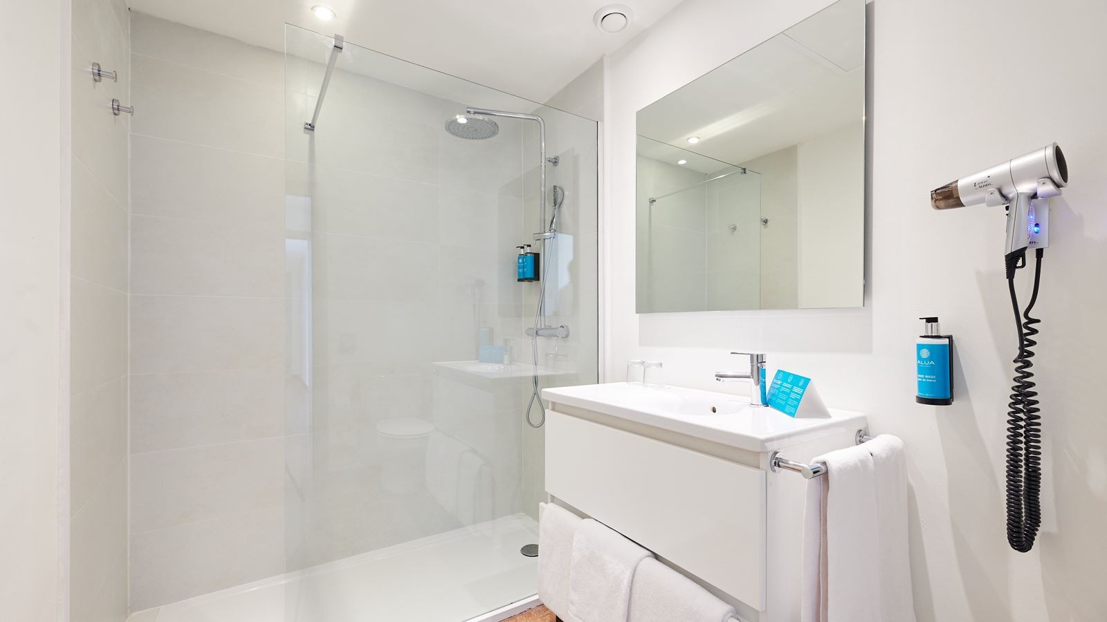 rooms-family-room-balcony