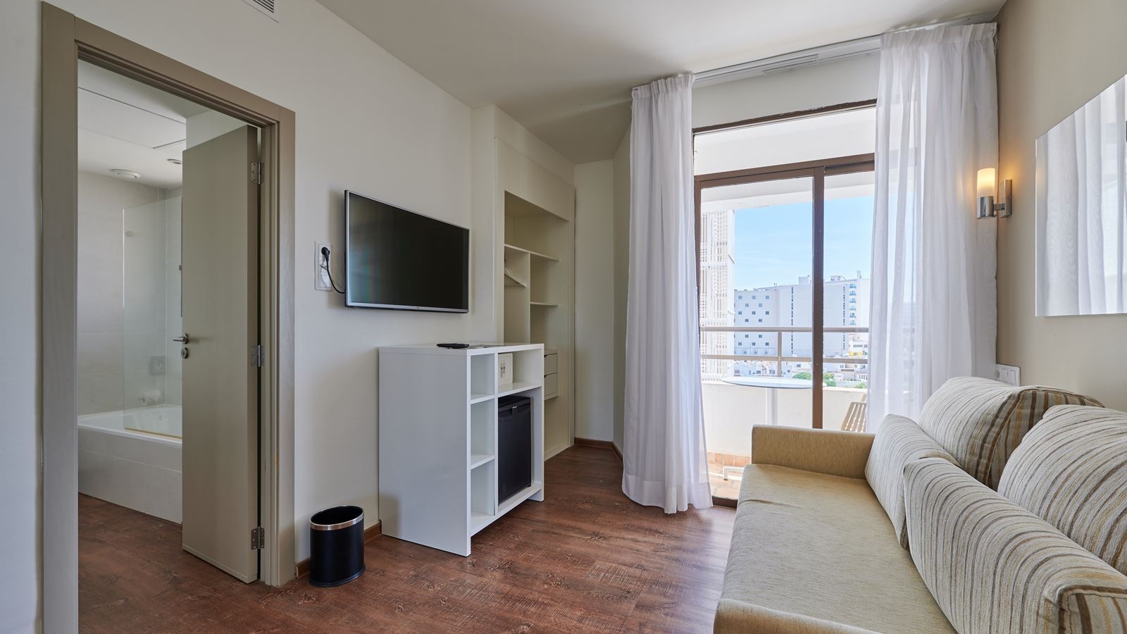 rooms-family-room-balcony