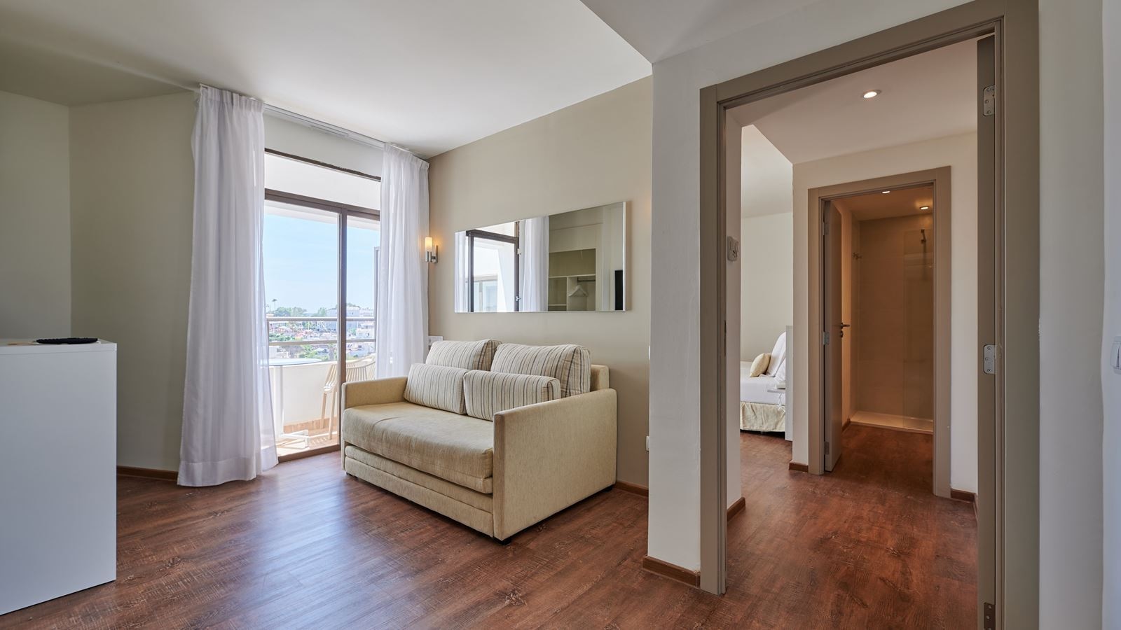 rooms-family-room-balcony