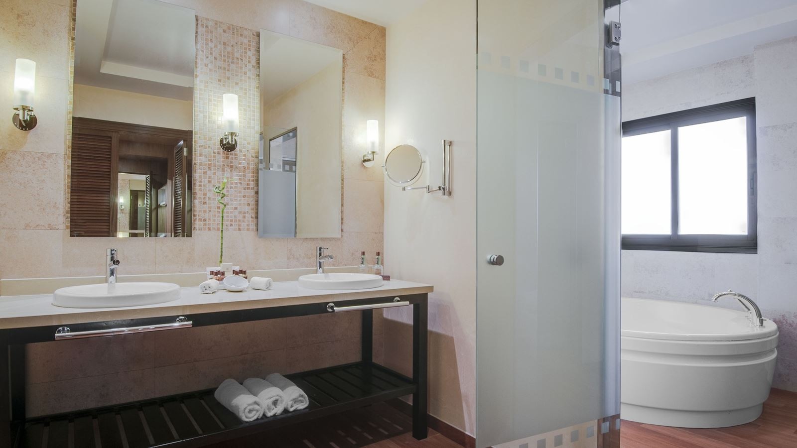 rooms-junior-suite-premium-garden-view-balcony-or-terrace