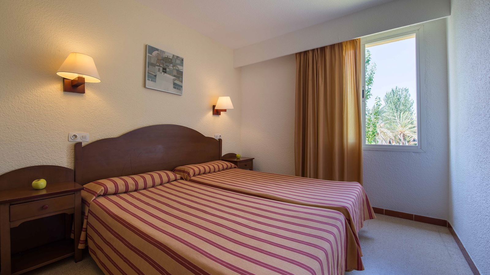 rooms-two-bedroom-apartment-balcony-or-terrace