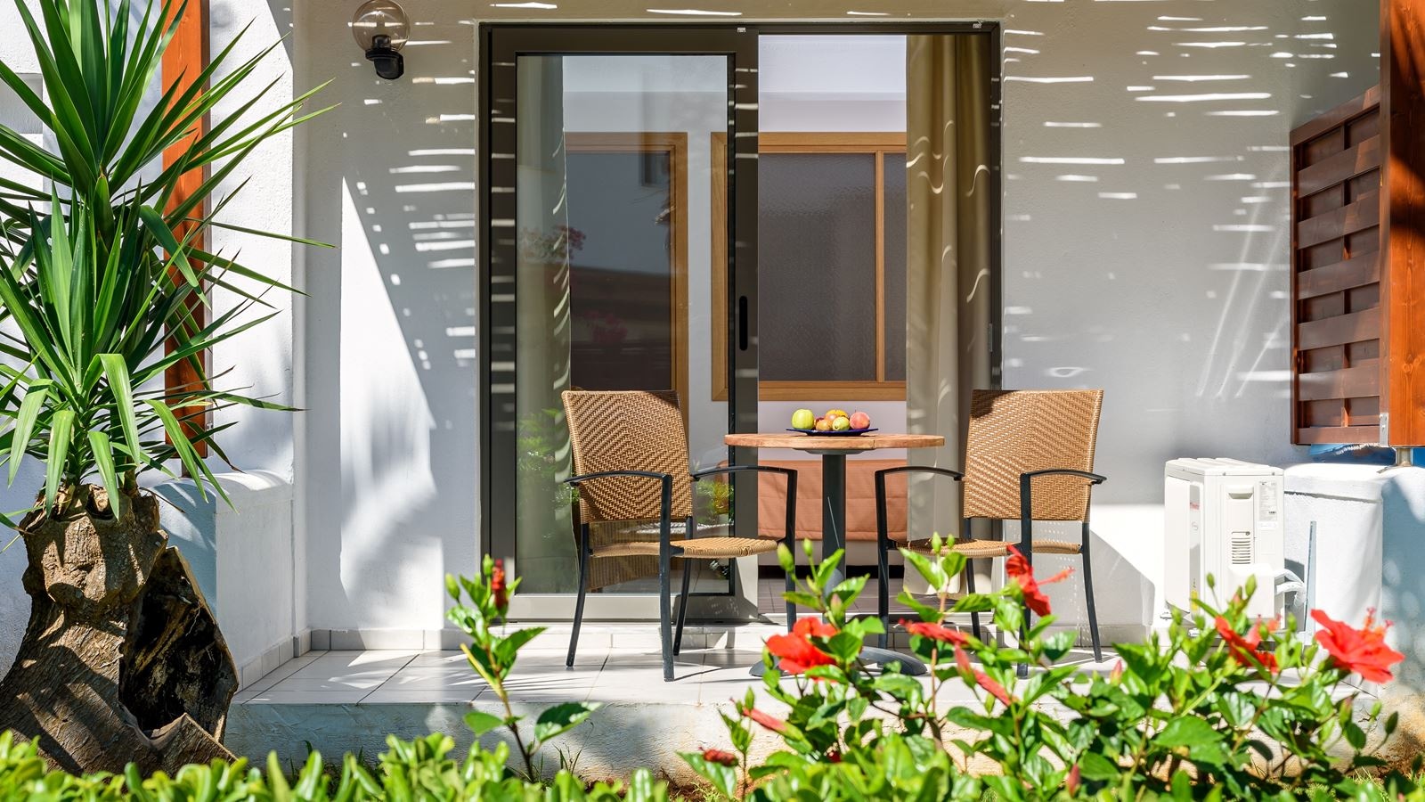 rooms-room-balcony-or-terrace-economy