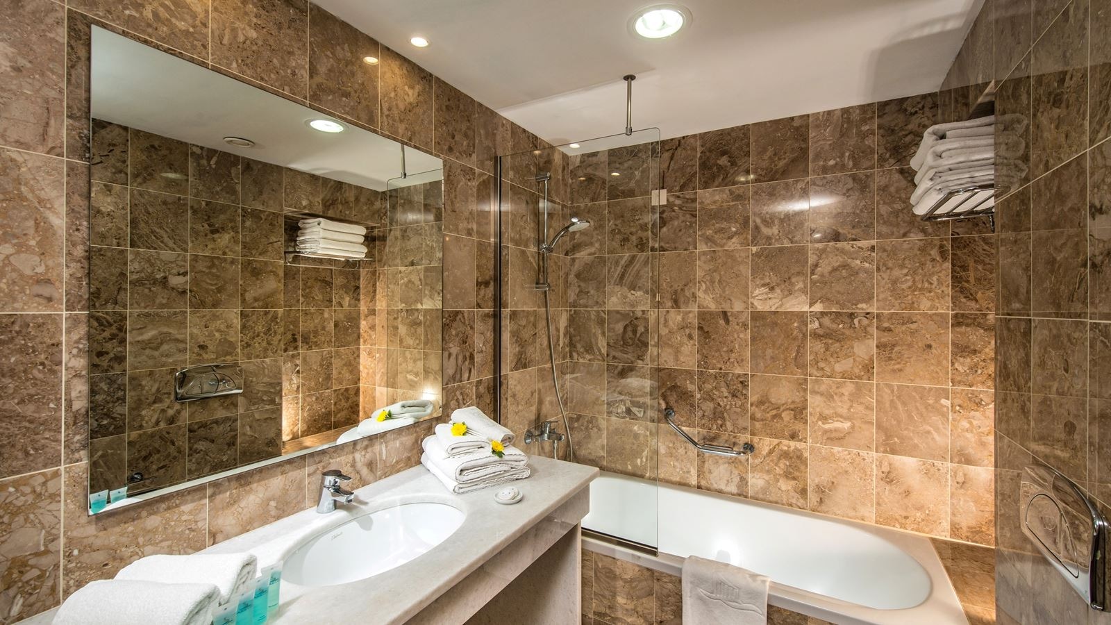 rooms-suite-junior--family-room